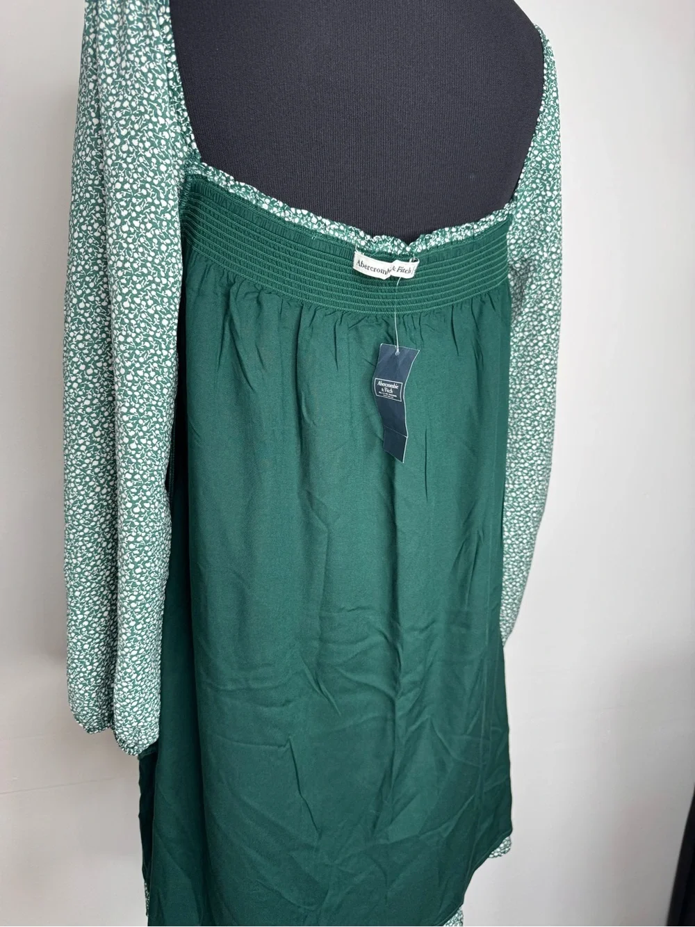 Abercrombie & Fitch Green Floral Long-Sleeve Smocked Dress. Size L - Picture 8 of 16